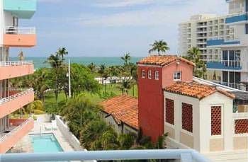 5th image of 225 Collins Ave APT 5I