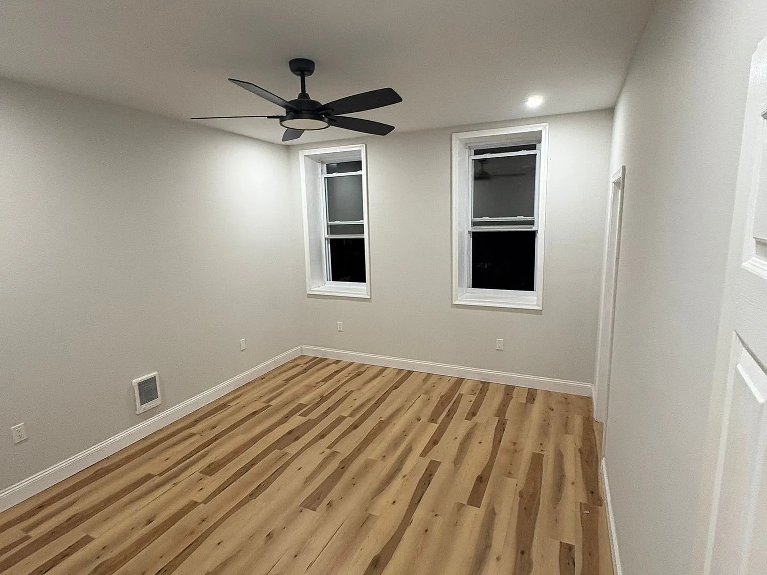 2 bed, 900 sqft, $1,350 — Photo 2