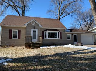 805 8th St, Kalona, IA 52247