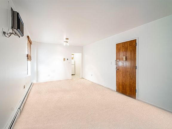 3rd image of 2787 Kennedy Blvd #210