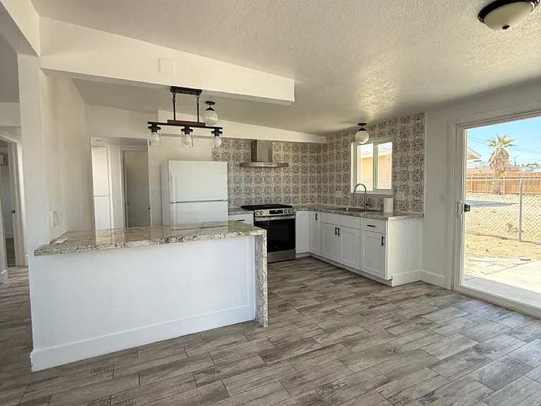 6558 Tamarisk Ave — Photo 8