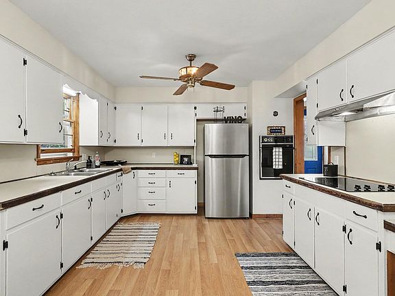 2nd image of 615 Fall St