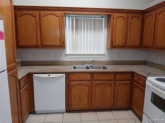 5th image of 2101 Bahamas Dr