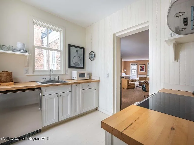 613 Warren St #2 — Photo 6