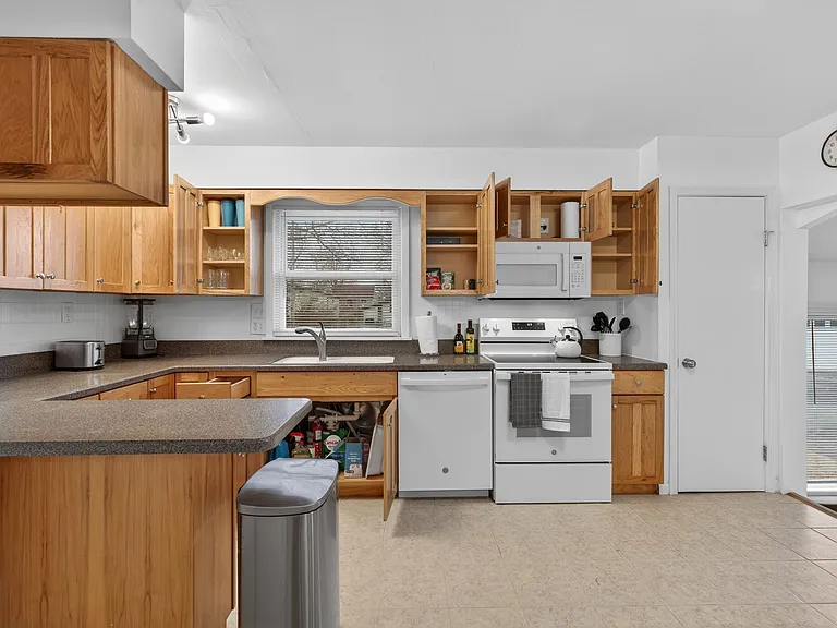 444 Rosedale Ter — Photo 12