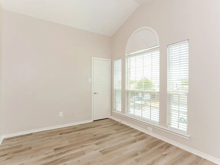 1032 Sunderland Ln — Photo 17