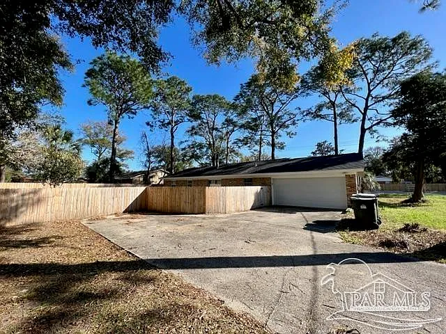 8100 Six Pence Dr — Photo 7