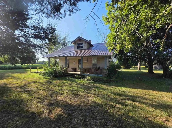 1103 W Mack Ave, Olney, IL 62450