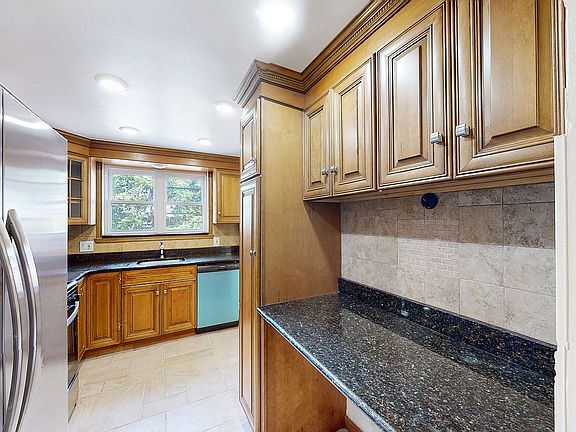 3rd image of 1661 E 55th St