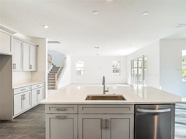 410 S West Shore Blvd — Photo 15