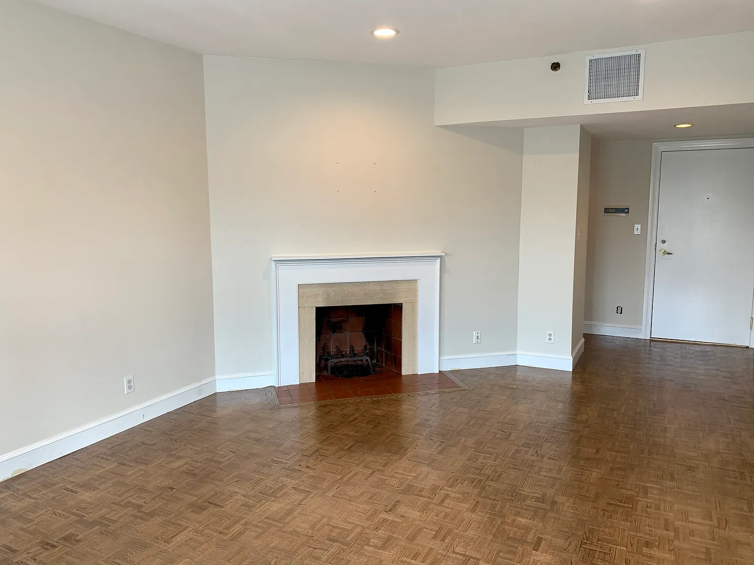 1 bed, 1.0 bath, 718 sqft, $3,850 — Photo 4