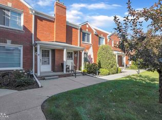 703 1/2 Saint Clair St, Grosse Pointe, MI 48230