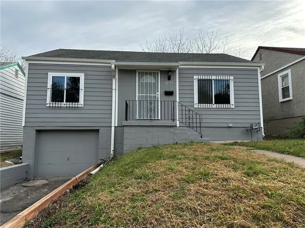 5225 Wabash Ave, Kansas City, MO 64130