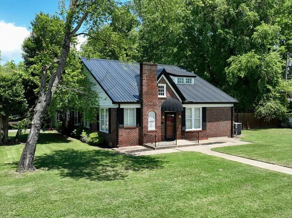 816 N 2nd St, Dardanelle, AR 72834