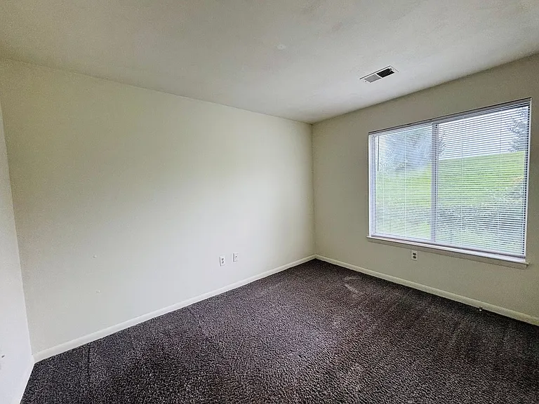 1208B University Ter — Photo 11