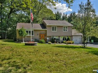 279 West Pl, Township Of Washington, NJ 07676