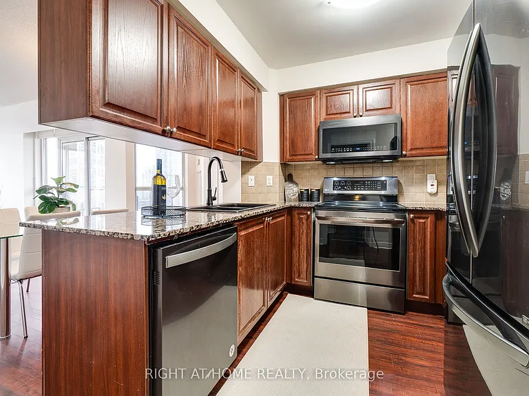 310 Burnhamthorpe Rd W #1713 — Photo 24