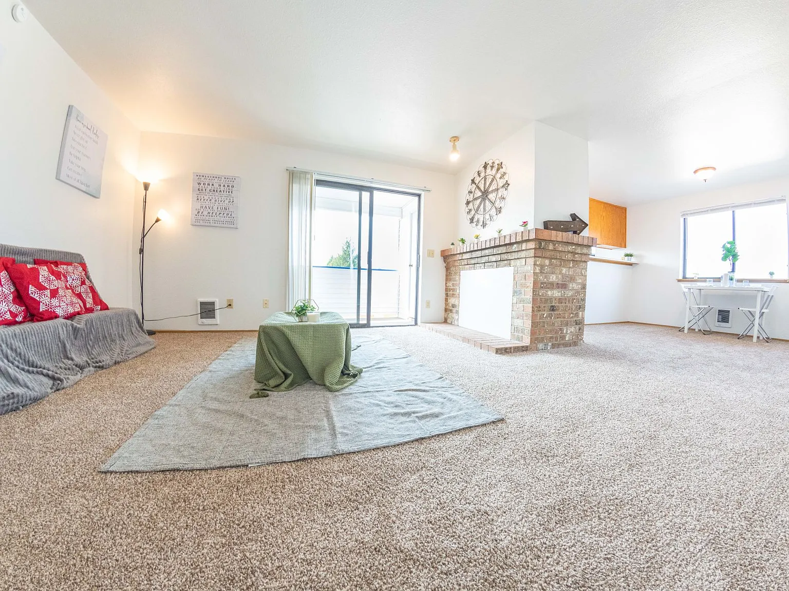 I Street Apartments — Photo 4
