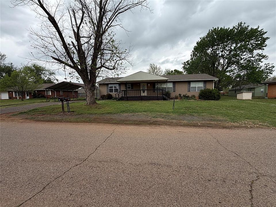 1st image of 904 4th St
