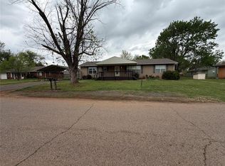 904 4th St, Maysville, OK 73057