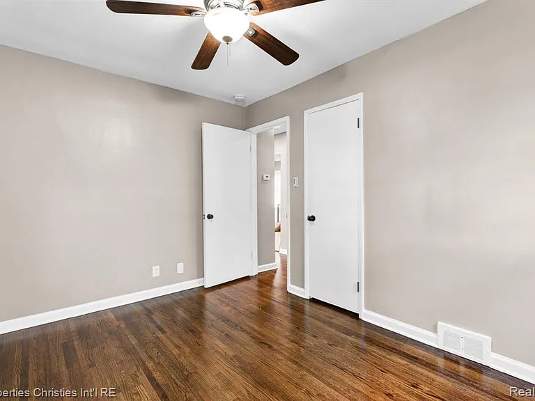 4271 Prairie Ave — Photo 22