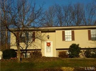 7342 E Hillcrest Ln, Slatington, PA 18080
