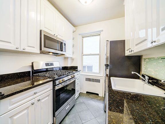5th image of 325 E 77th St APT 2D