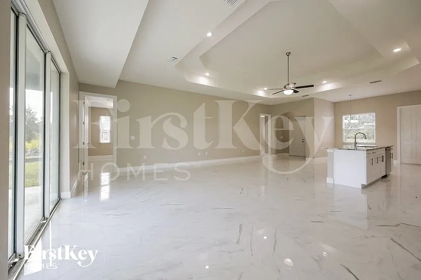 4 bed, 2.0 bath, 2137 sqft, $2,375 — Photo 4