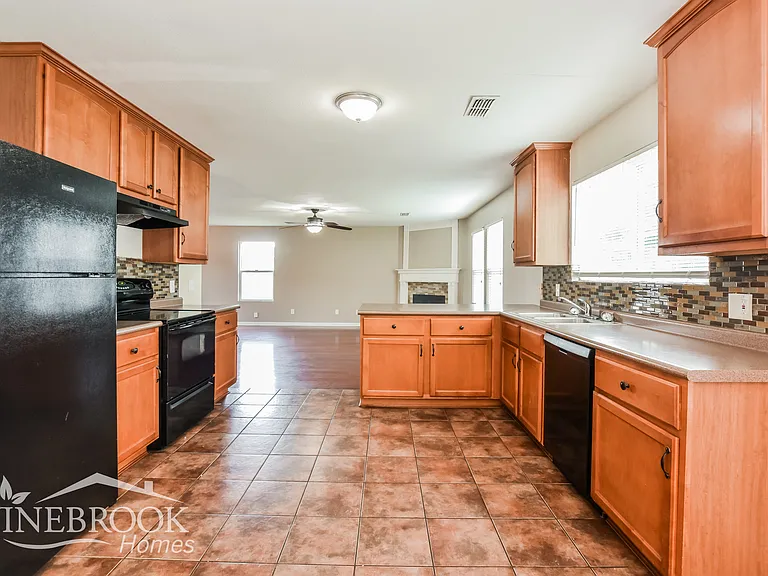 400 Jasmine Dr — Photo 8