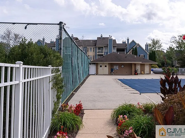 336 Cozzens Ct — Photo 57
