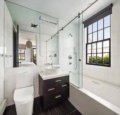 Bathroom, photo 1