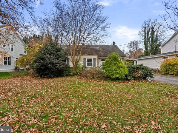 1832 Pimmit Dr, Falls Church, VA 22043