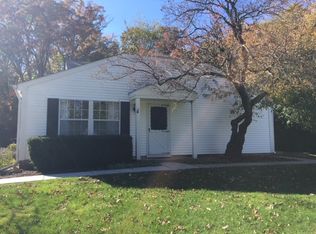 76 Bright Oaks Cir, Cary, IL 60013