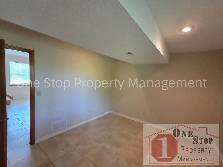 7902 NW 79th Pl — Photo 12
