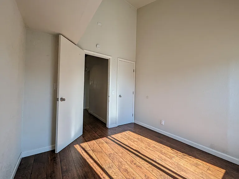 4058 Mahaila Ave #F — Photo 37