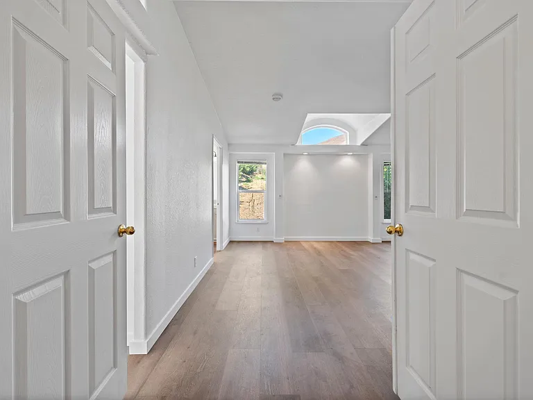 1057 E La Loma Ave — Photo 23