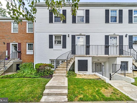 3rd image of 98 Leeds Ct