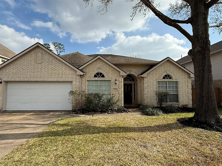 9211 Memorial Hills Dr — Photo 33