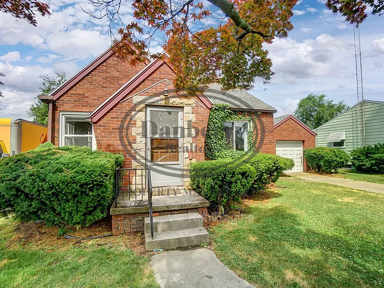 347 Darrow Ave — Photo 2