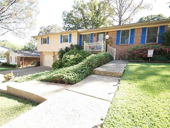 2nd image of 3908 Dunkeld Dr