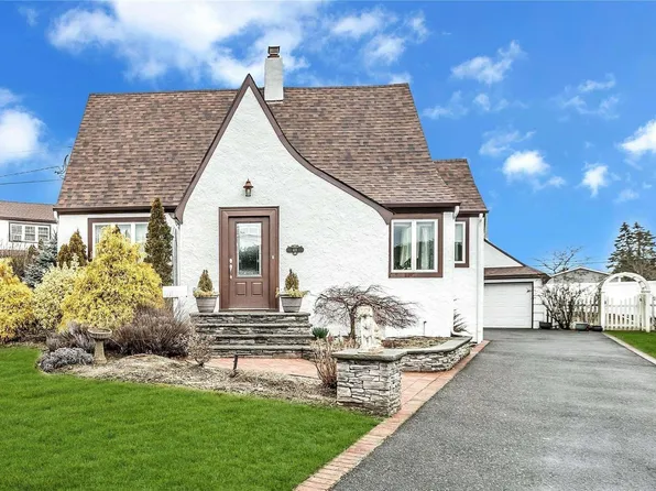 48 Nearwater Avenue, Massapequa, NY 11758