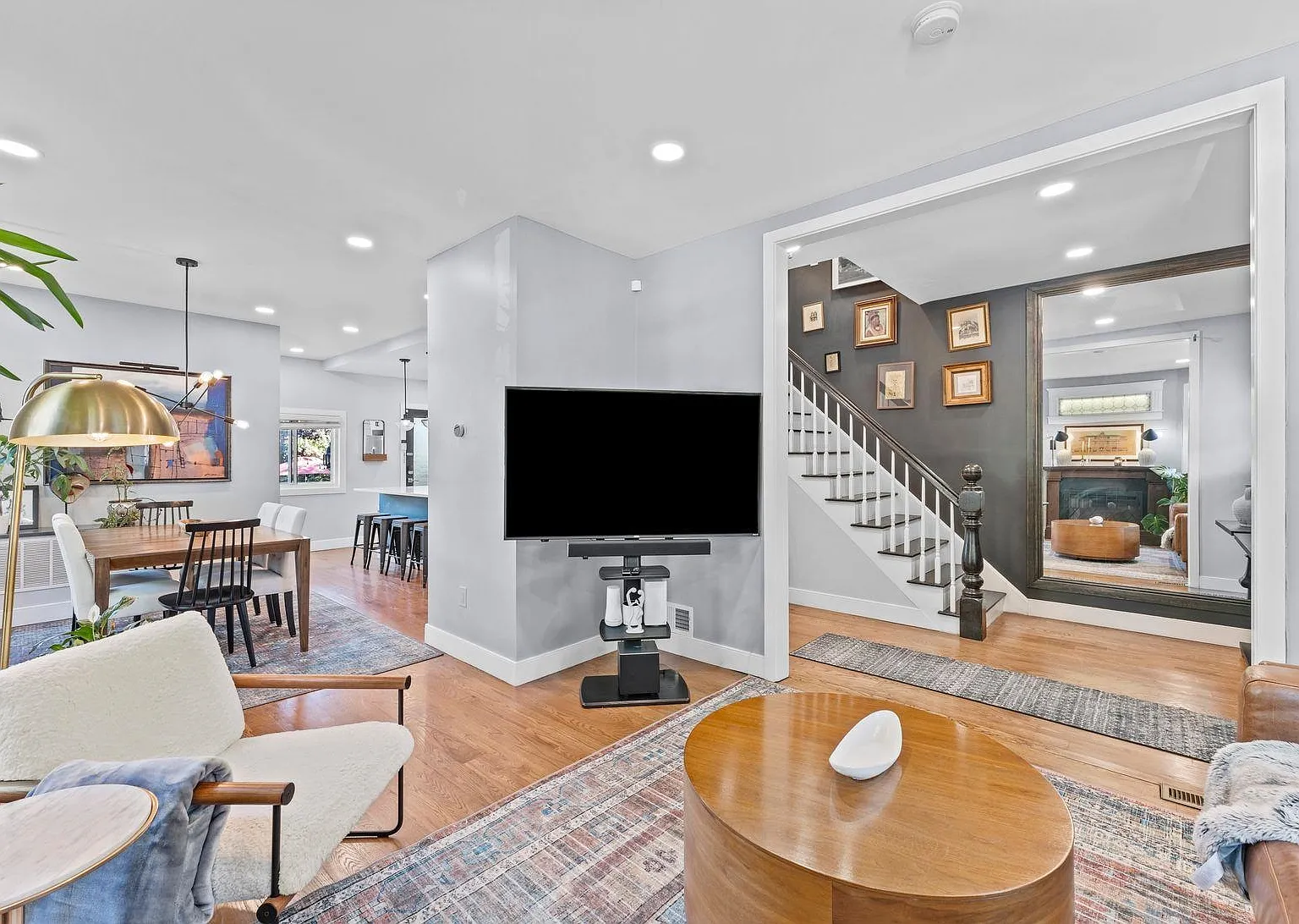 5 bed, 3.5 bath, $6,000 — Photo 3