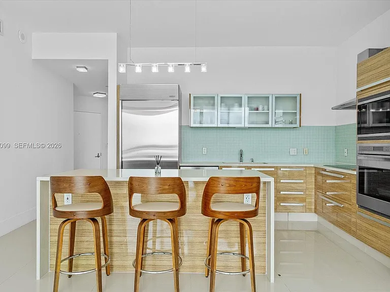 2020 N Bayshore Dr #605 — Photo 4
