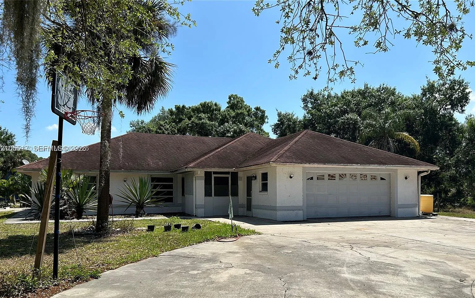 3 bed, 2.0 bath, 2283 sqft, $1,950 — Photo 1