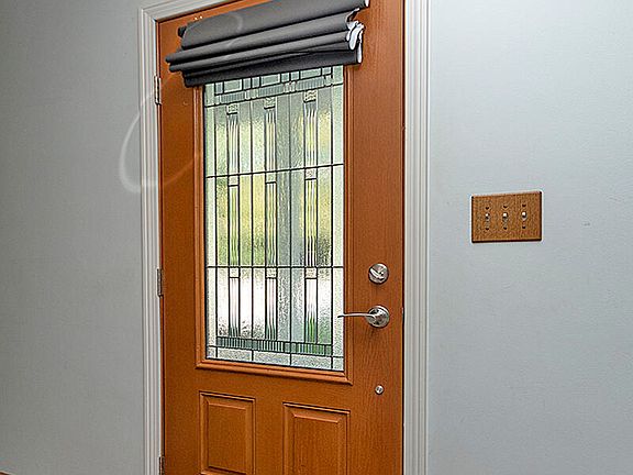 2nd image of 2715 Linden St