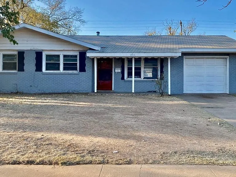 2912 E Baylor St — Photo 1