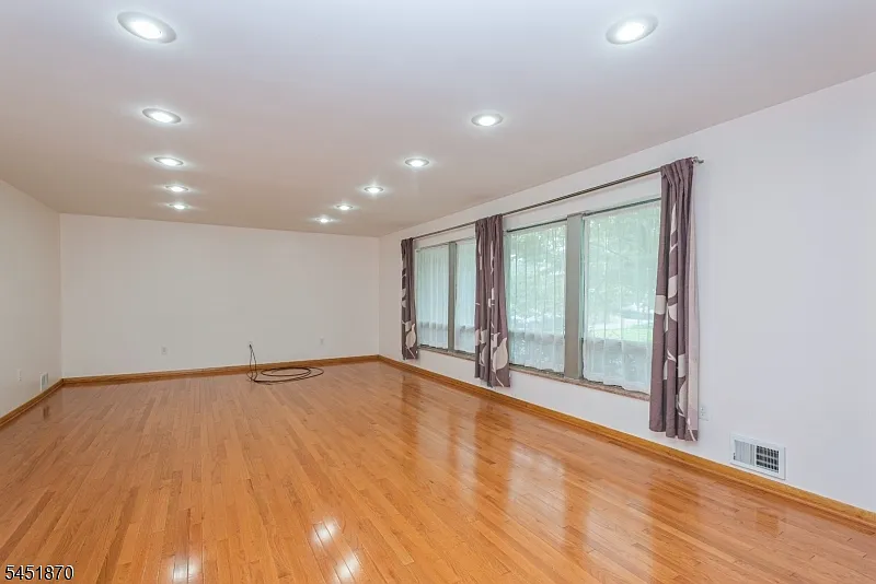 2 bed, 2.0 bath, 2000 sqft, $2,950 — Photo 4