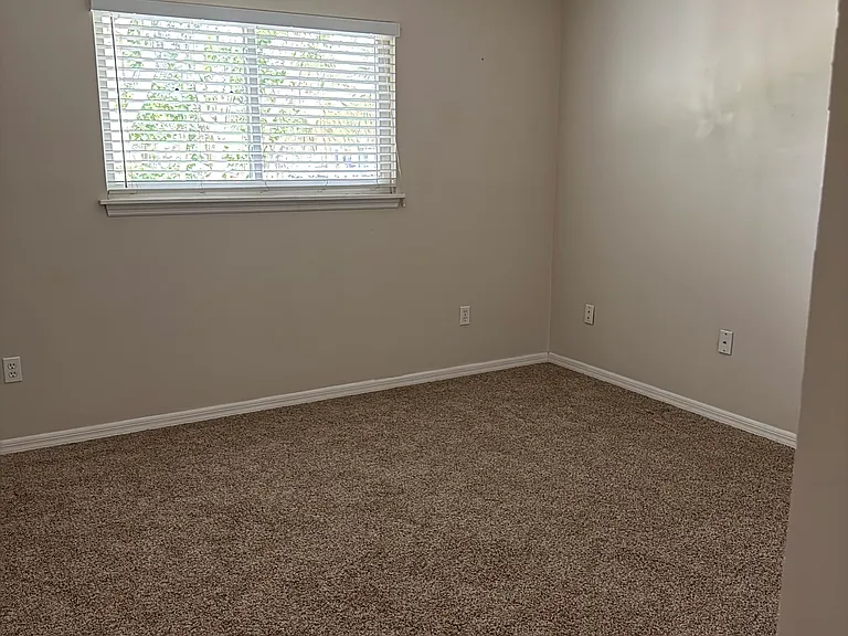 5550 Decatur St — Photo 9