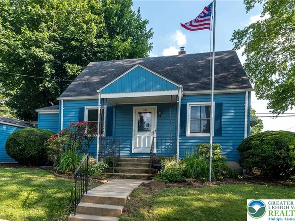 321 Willow Rd, Hellertown, PA 18055