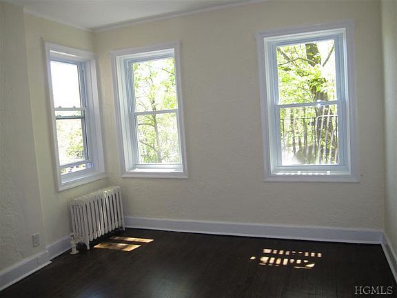 4th image of 36 Oakwood Ave